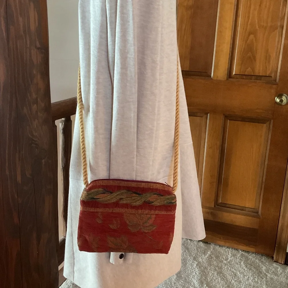 Hand woven tapestry bag.. - Picture 2 of 6